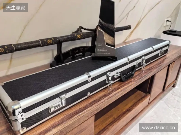 腰横秋水雁翎刀!恭喜CW获得极限之地2025冠军! 腰横秋水雁翎刀!恭喜CW获得极限之地2025冠军!